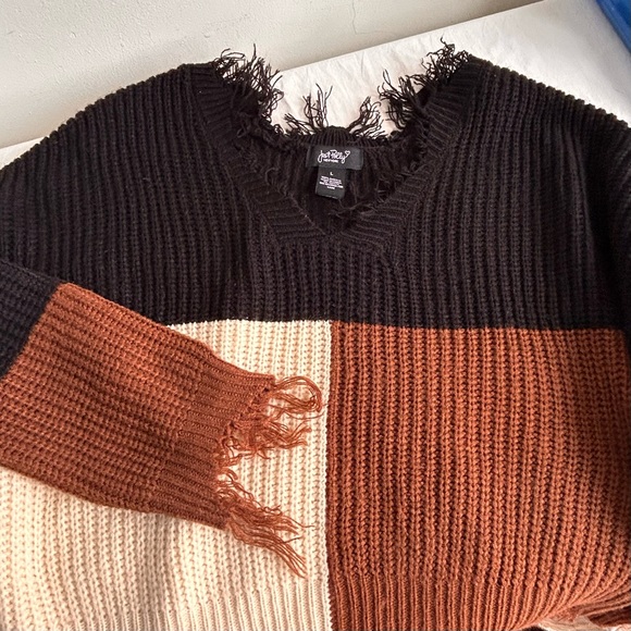 Jost Polly Color Block Eye Lash Fringe Cropped Knit Sweater - Picture 4 of 10